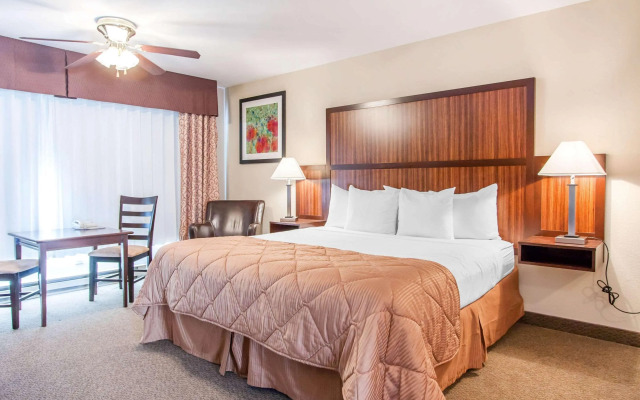 Clarion Inn Surfrider Resort