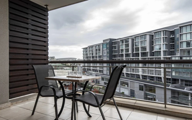 706 Popular Canal Quays