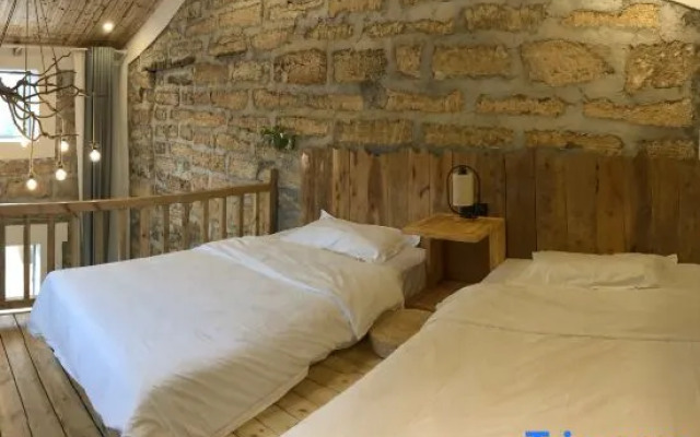 Shi'er Hostel