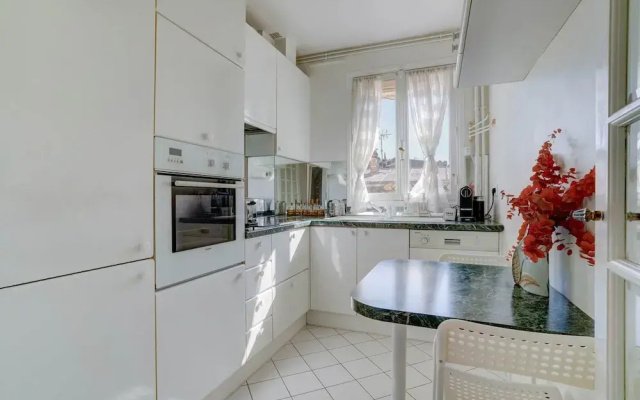 Passy Glow 2BR Home in the 16th Arrondissement