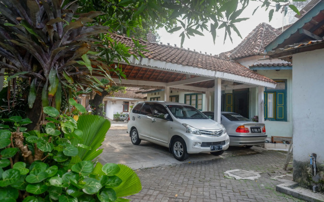 RedDoorz Syariah near Plengkung Gading 2