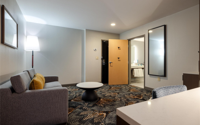 DoubleTree by Hilton Hotel Savannah Airport