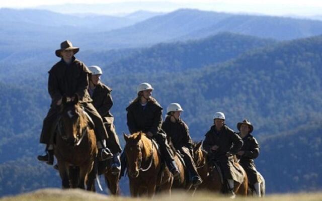 'Matilda' - Spacious & centrally located with great lake views