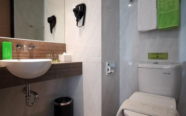 MaxOneHotels.com at Platinum Hayam Wuruk Jakarta