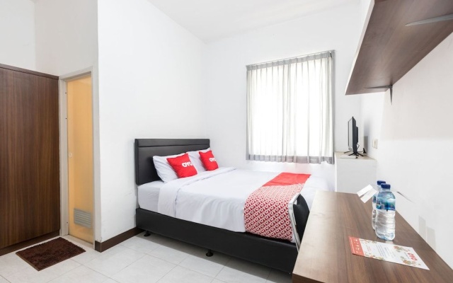 OYO 1598 Feby Inn Near RS Gandaria – Guest Rooms – Jakarta