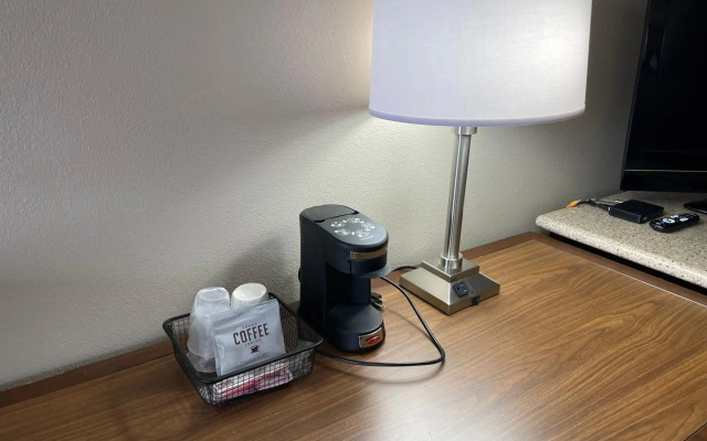 Deluxe Inn & Suites