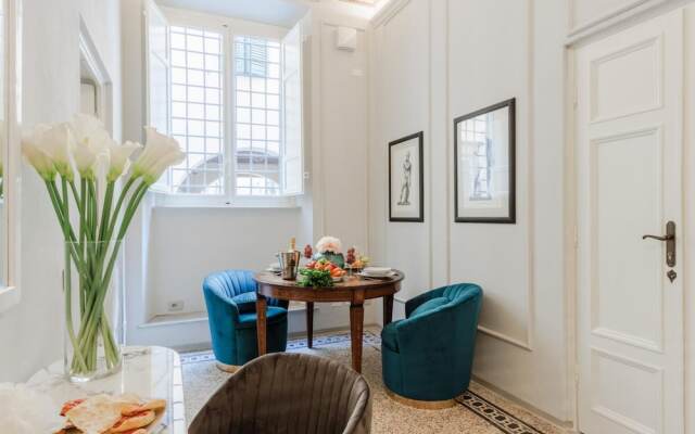 Gallo Cedrone a Home With Outdoor