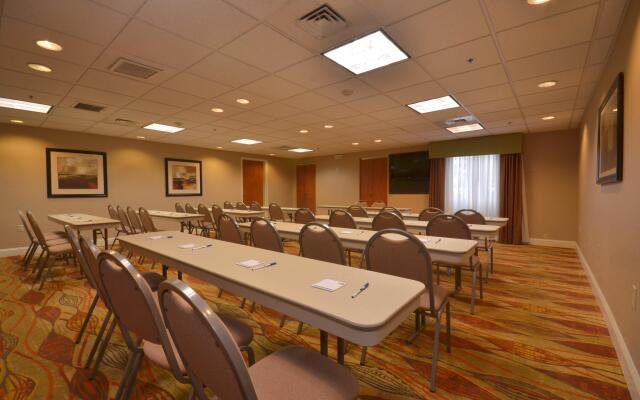 Holiday Inn Express Hotel & Suites Pine Bluff / Pines Mall, an IHG Hotel