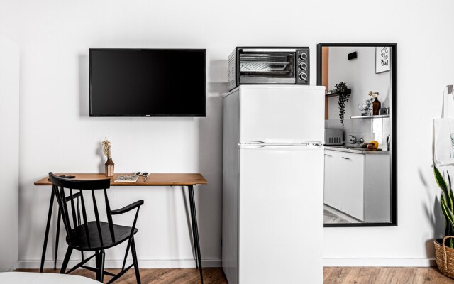 Bright & Sunny apartment by the sea