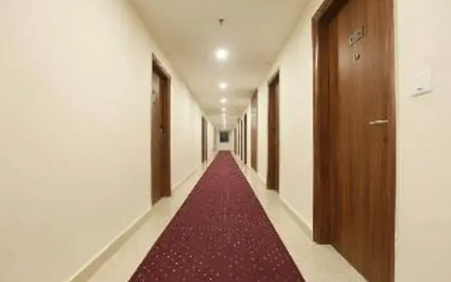 Hotel Luxe Opera NH8 – 7km from IGI Airport Delhi