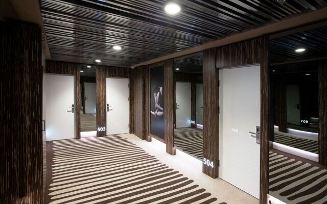11 Mirrors Design Hotel