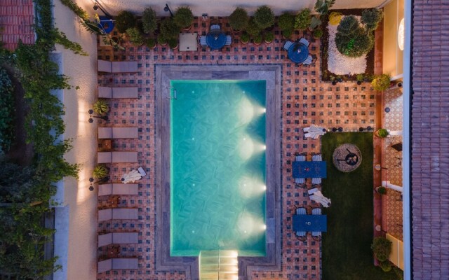 Motif Hotel