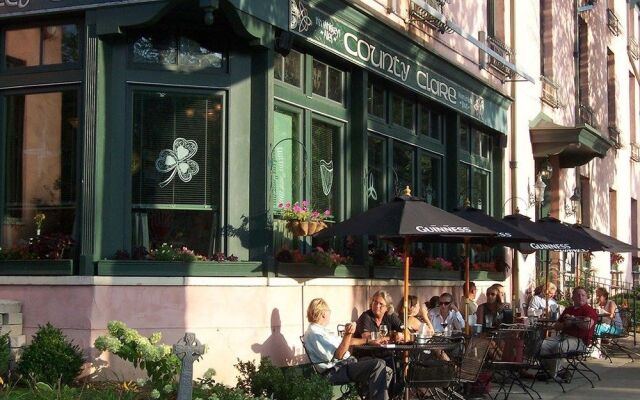 County Clare Irish Hotel & Pub
