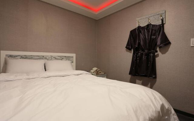 Top Hotel Myeongdong