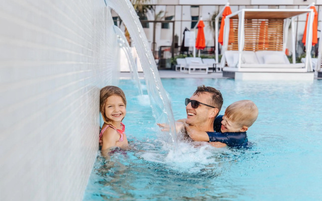 Maani Muscat Hotel & Suites