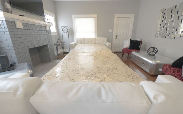 Laurel Pearl-Sleeps 5-1Bd