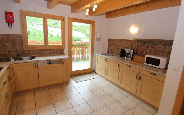 Luxury Chalet with Hot Tub in La Tzoumaz