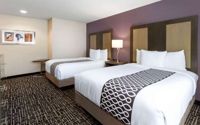 La Quinta Inn & Suites by Wyndham Wichita Airport