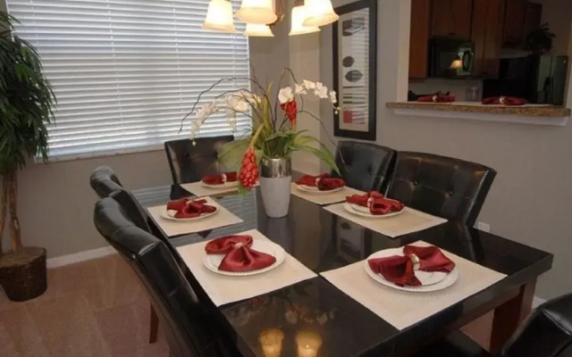 4464 Nirvana Parkway 6 Bedrooms, +3 Bathrooms