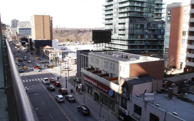 Luxury 2BR Condo in Yorkville