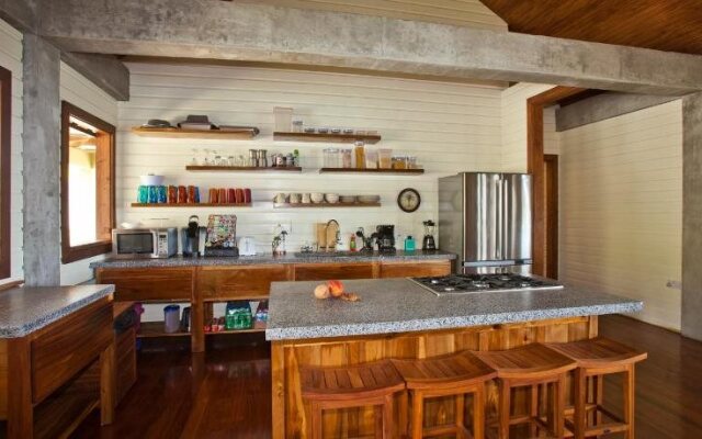 Pagua Bay House Oceanfront Cabanas