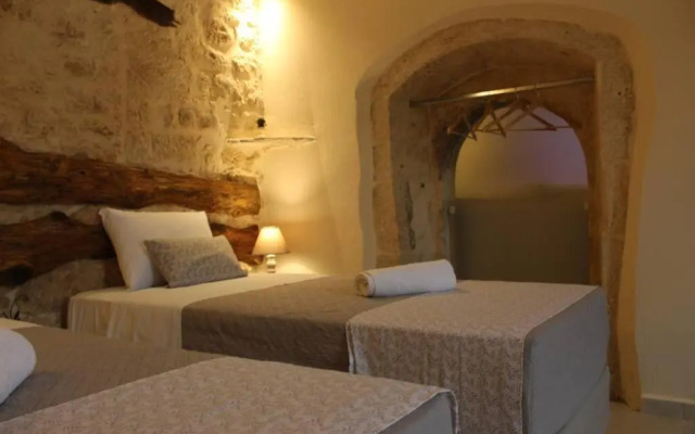 Stone Villa with swimming pool-BBQ!