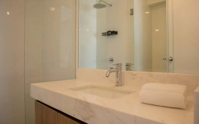 w Beautiful 3BR w Balcony in San Isidro