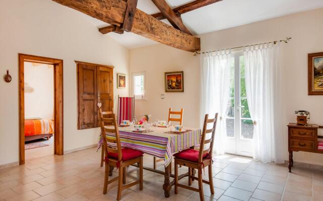 Tranquil Home in Saint-Martin-de-Gurson, 15min from Saint Emilion's vineyard
