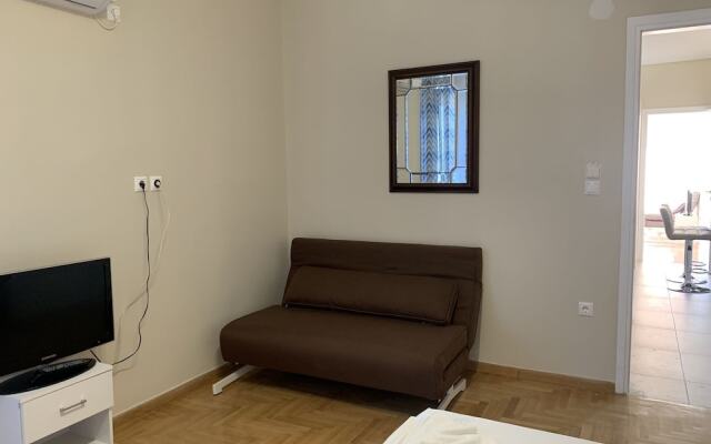 Spacious renovated apartment Marousi KAT