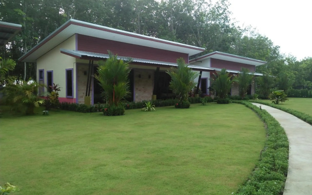 Phuket Sirinapha Resort