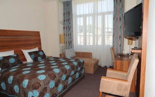 Albert Premier Hotel