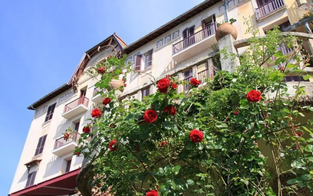 hotel les roches rouges