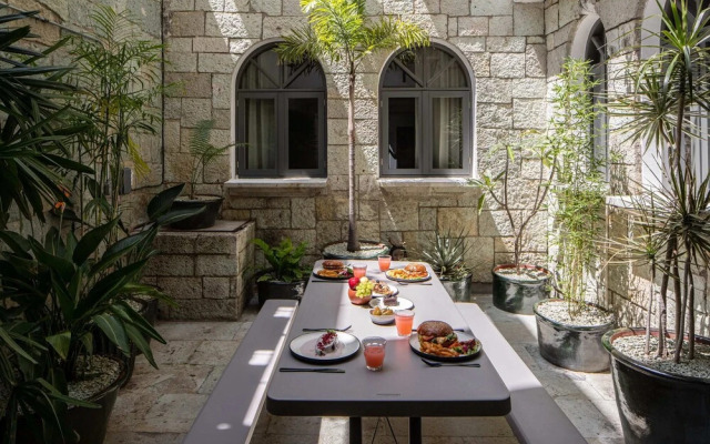 Sleeps 9 Outdoor Space Pingpong Table in Villa