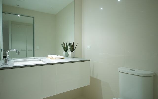 Circle on Cavill - Private Apartments