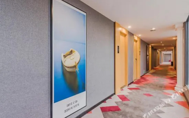 Borrman Hotel (Huizhou Zhongkai bus station)