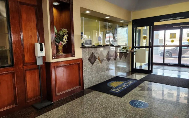 Days Inn & Suites Pasadena