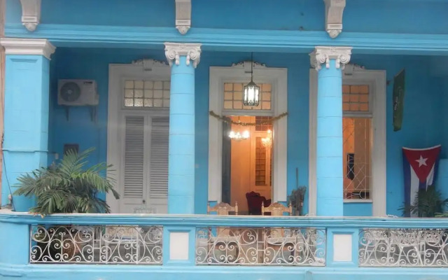 Casa Colonial Abogados Leonardo y Angela