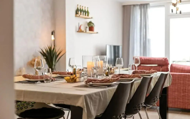 Spacious House With 3 Terraces