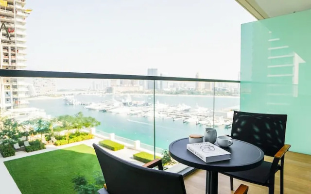 Aya - Beachfront Apartment With all Amenities and Pool