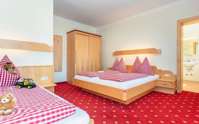 Elegant Apartment in Saalbach-hinterglemm Near Ski Bus