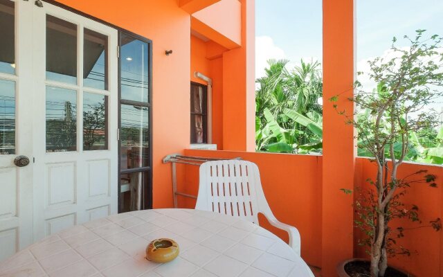 Luna Guesthouse and Travel