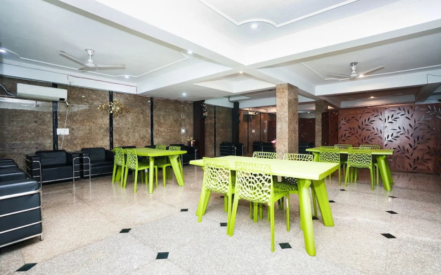Fabhotel Tanvi Premium