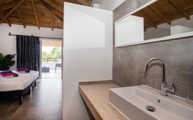 Casa Maria Curacao. Luxury 6 Bedroom Villa Next to Supermarket & Jan Thiel Beach
