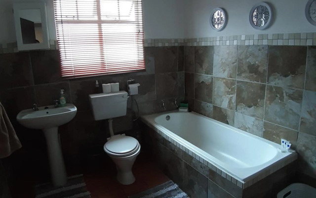 Roos Getaway Apartments #8