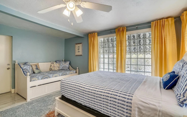 Manatee Home - Water Front Pool Home