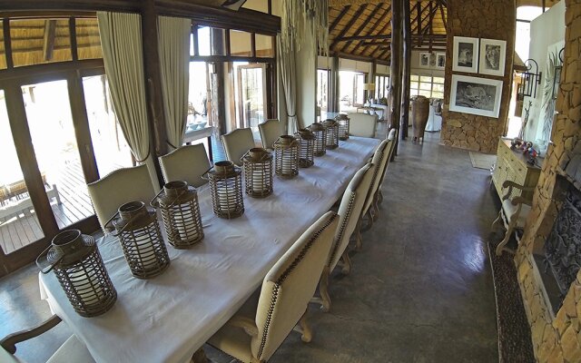 Umzolozolo Private Safari Lodge