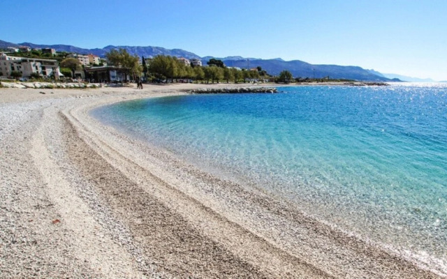 Close to Znjan Beach, Spacious Studio With Balcony