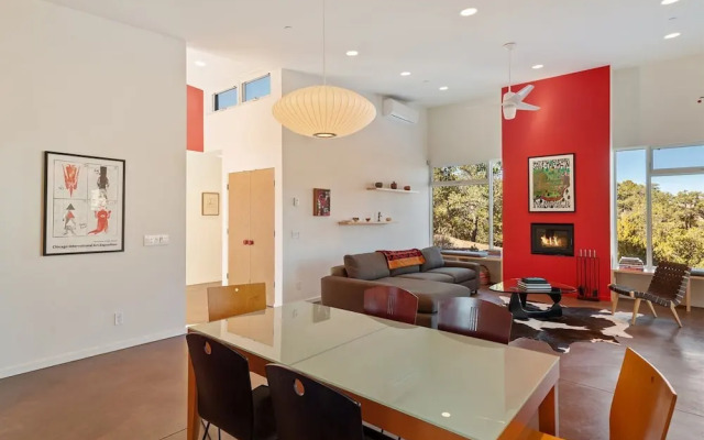 Butterfly House - Spectacular Modern Design and Mountain Views
