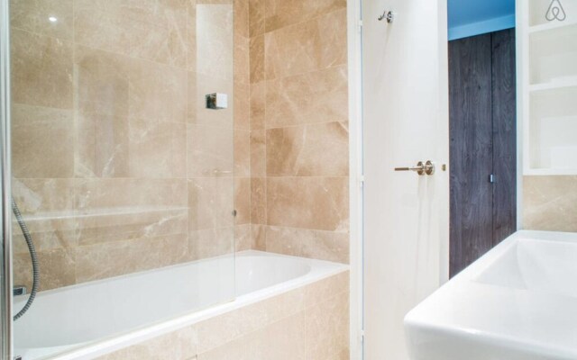 Renovated Flat 2 Minutes From the Champs-élysées