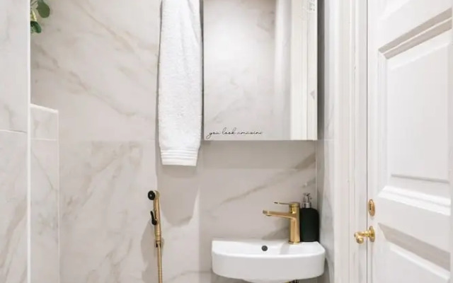 Modern Top-Floor Apt. in Helsinki